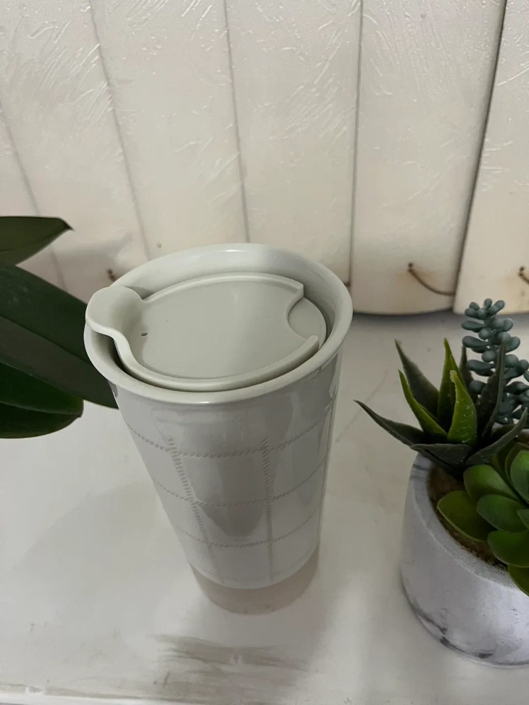 White Ceramic Travel Mug image indicator(2)