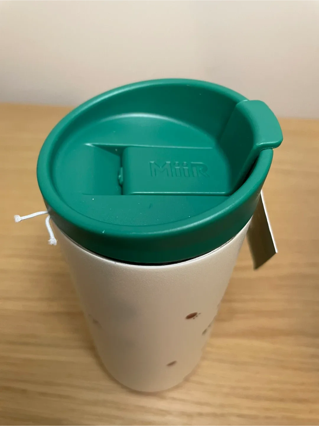 hello kitty x starbucks tumbler image indicator(4)