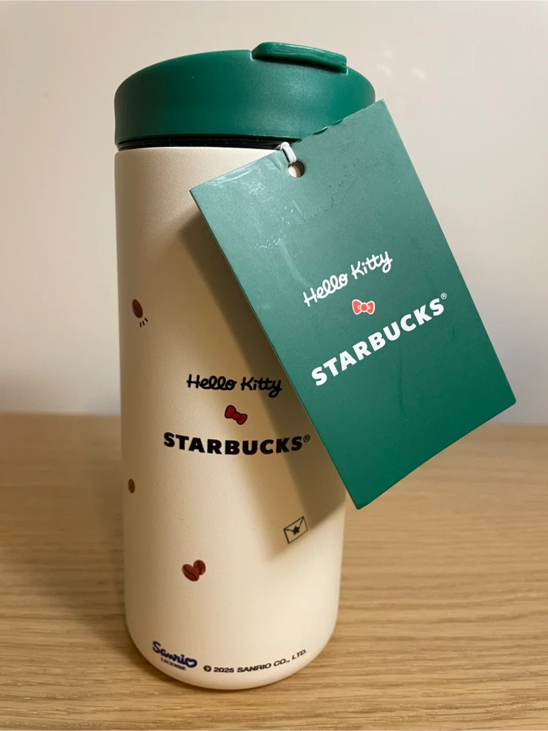 hello kitty x starbucks tumbler image indicator(3)