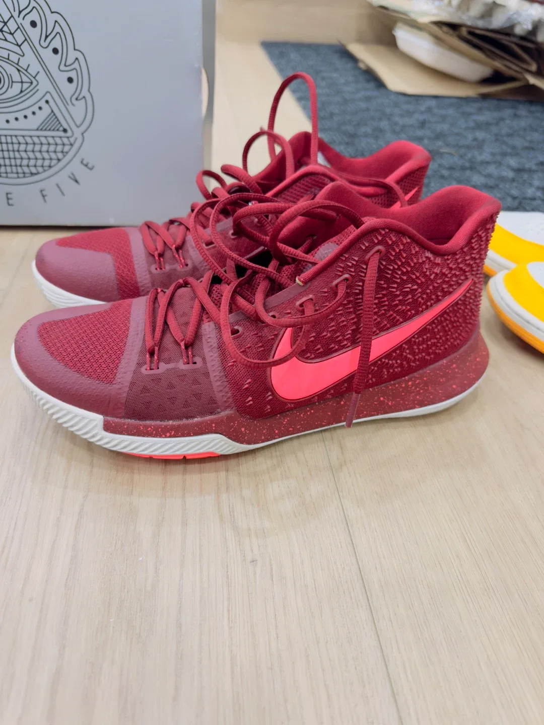 Nike Kyrie 5, Air Jordan 1 Shoes image indicator(4)