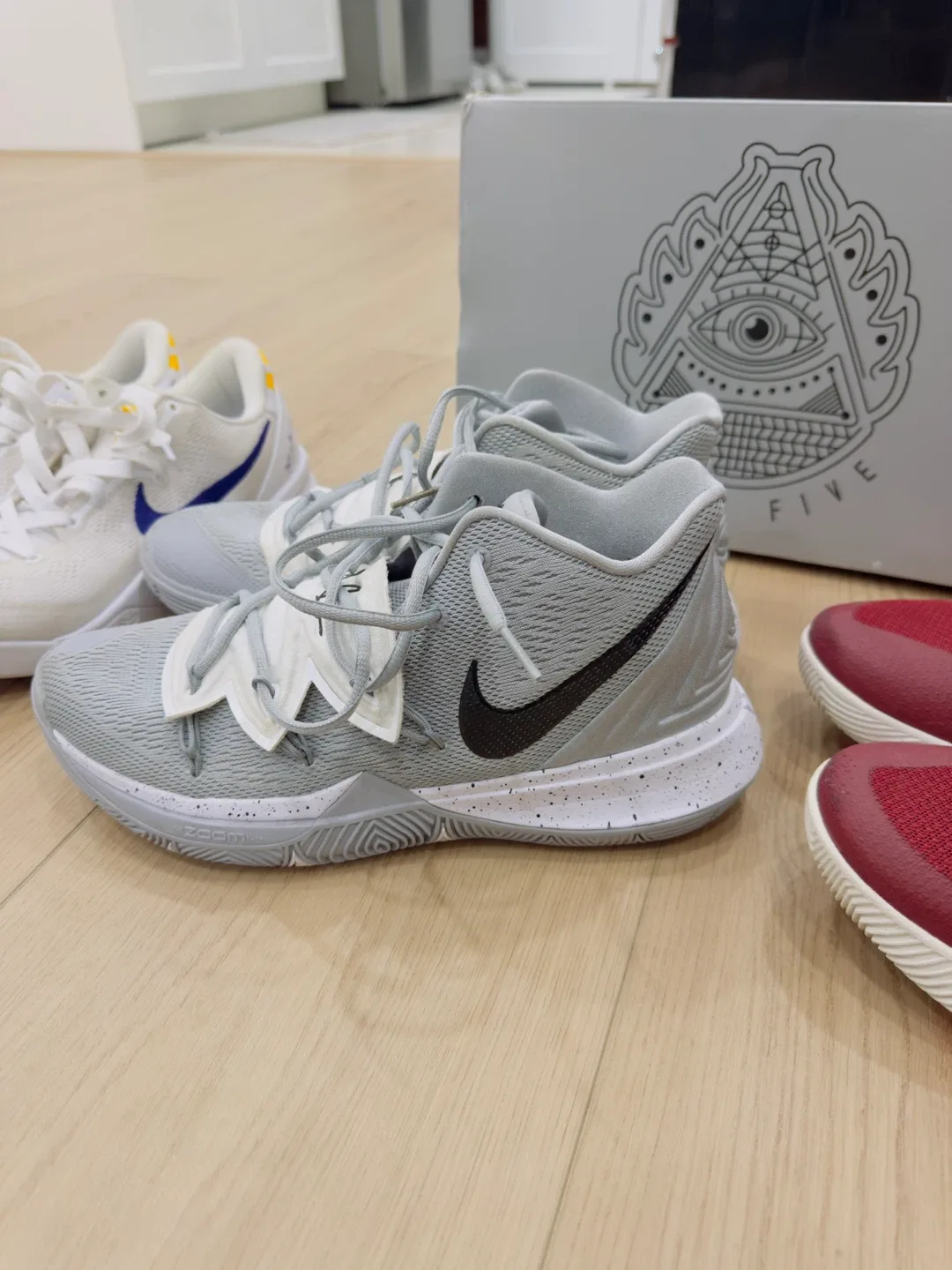 Nike Kyrie 5, Air Jordan 1 Shoes image indicator(5)