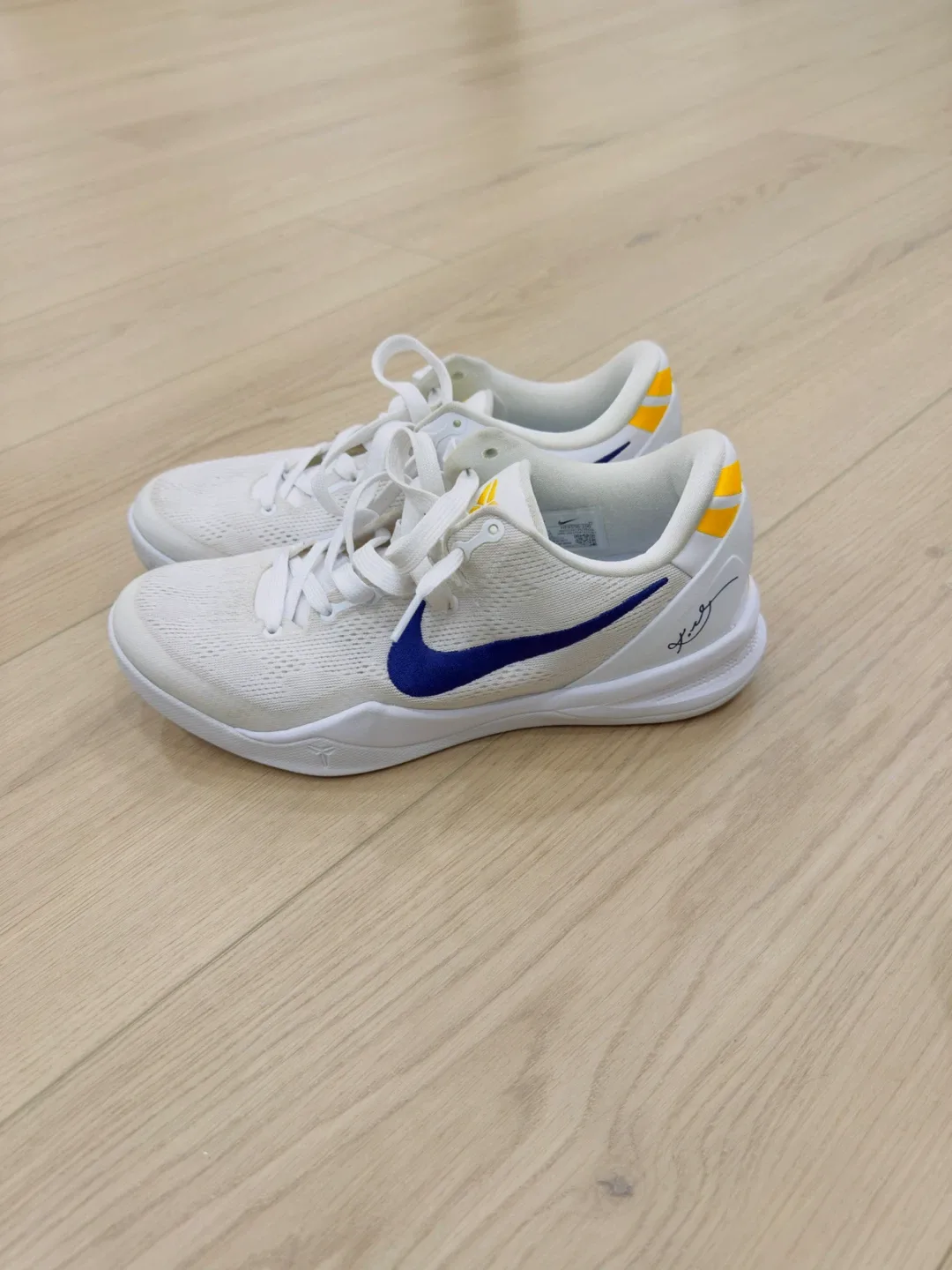 Nike Kyrie 5, Air Jordan 1 Shoes image indicator(6)