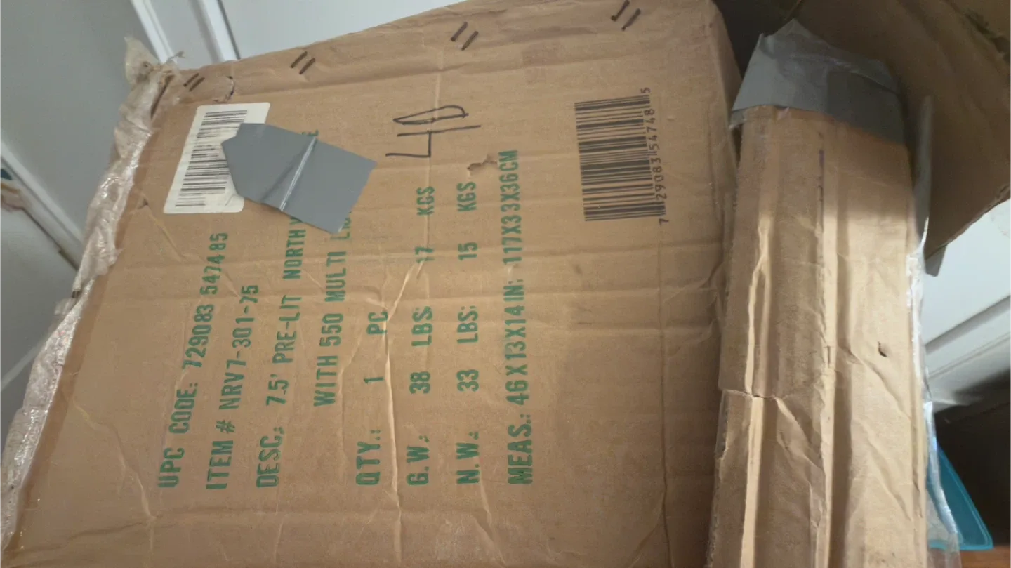 7.5' Pre-Lit Artificial Christmas Tree image indicator(2)