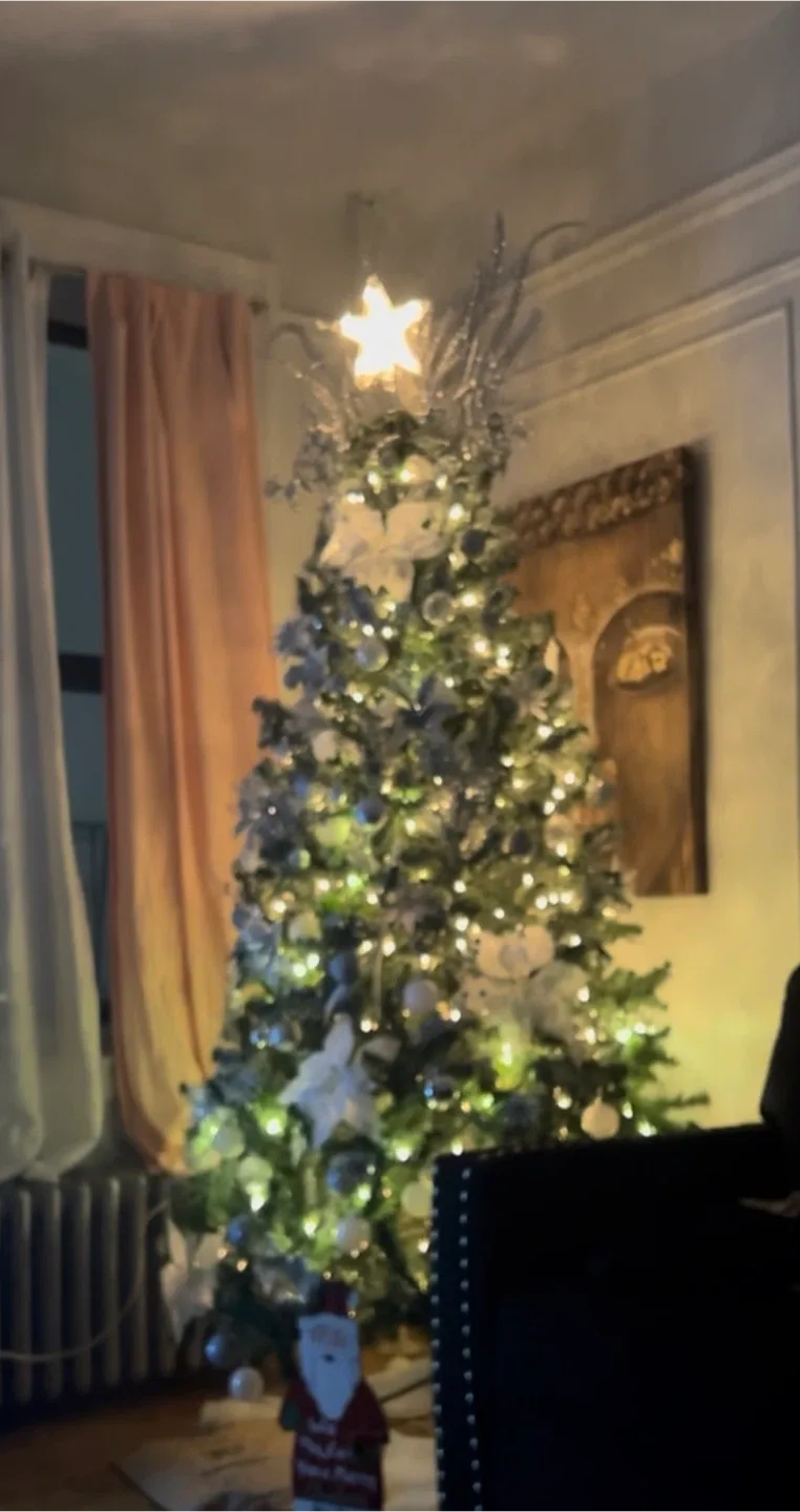 7.5' Pre-Lit Artificial Christmas Tree