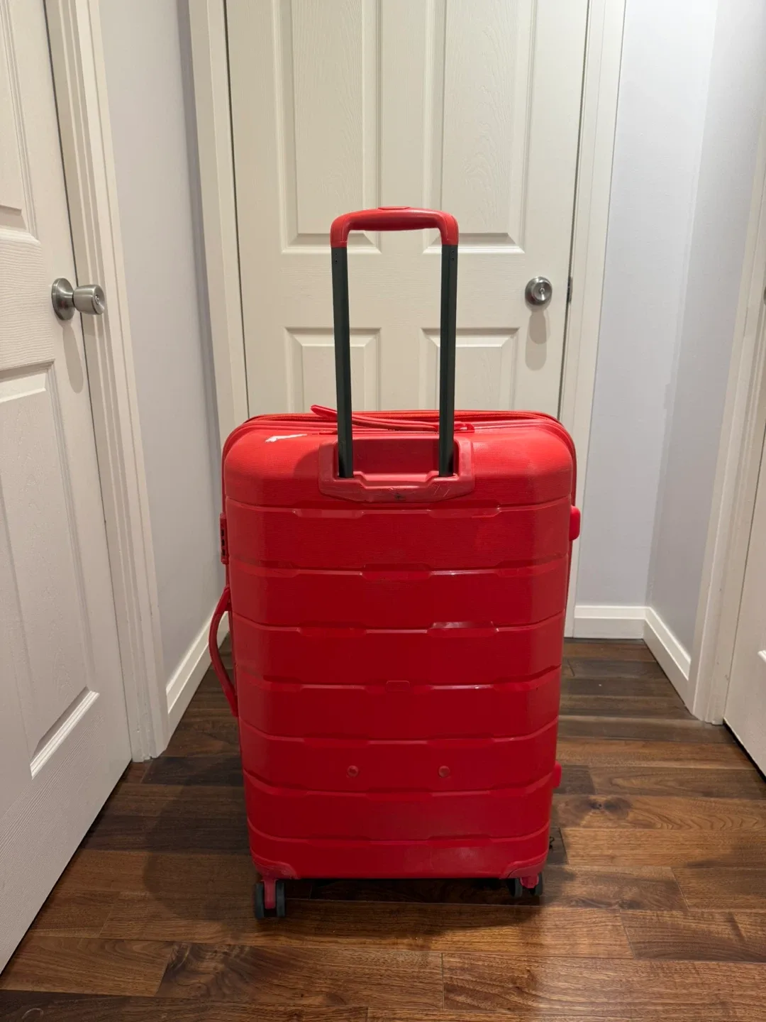 Fair Condition Large Luggage for Sale image indicator(3)