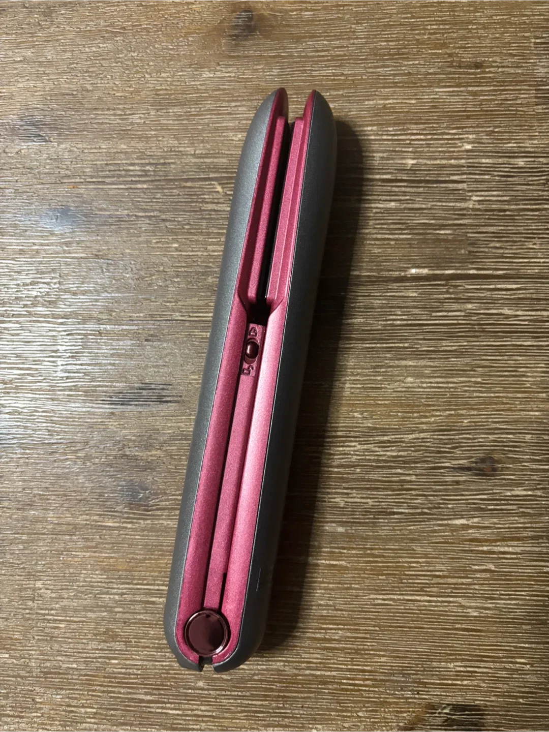 Wireless cordless hair straightener