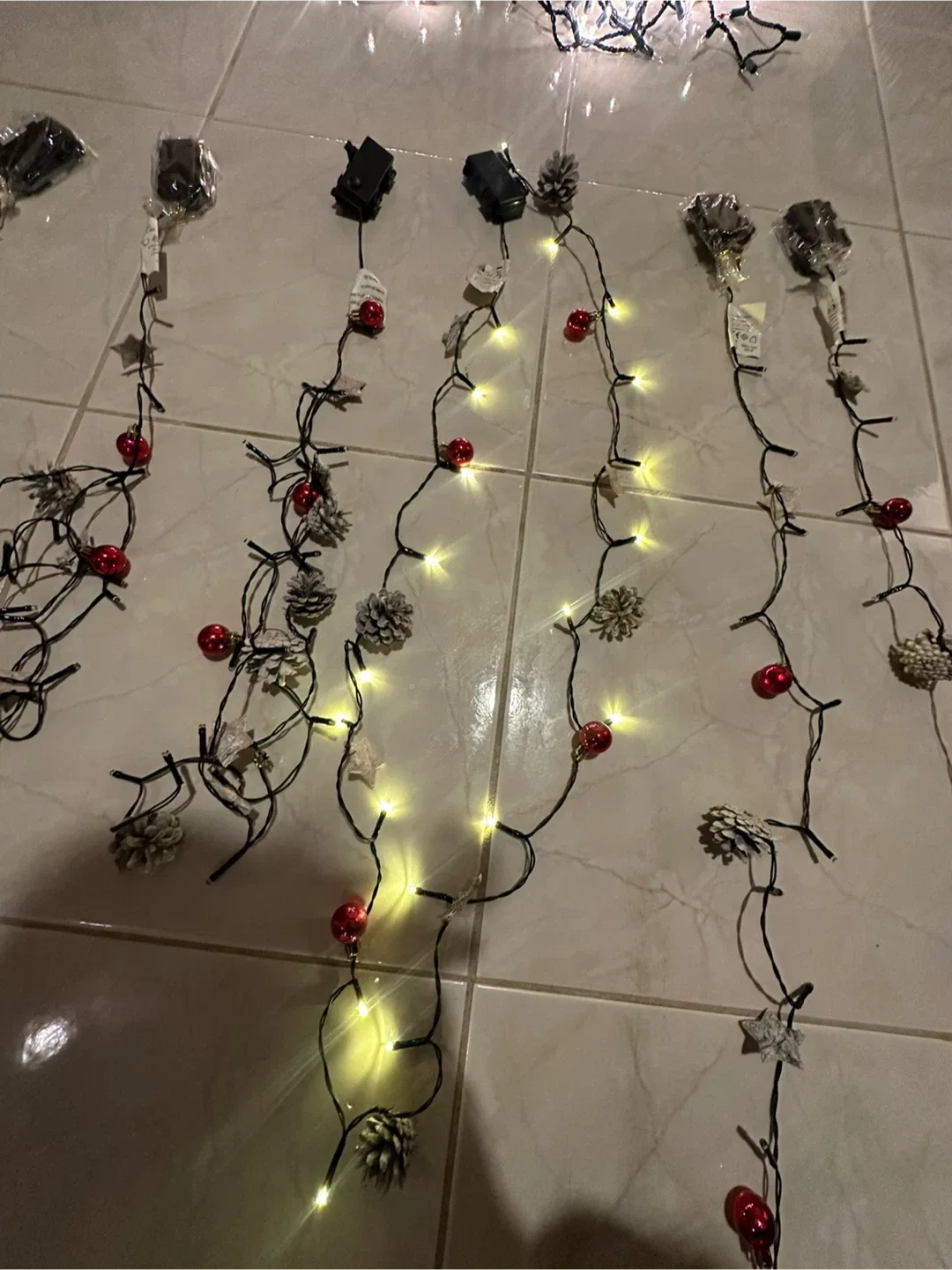 Christmas String Lights with Pinecones & Berries plug in battery image indicator(5)