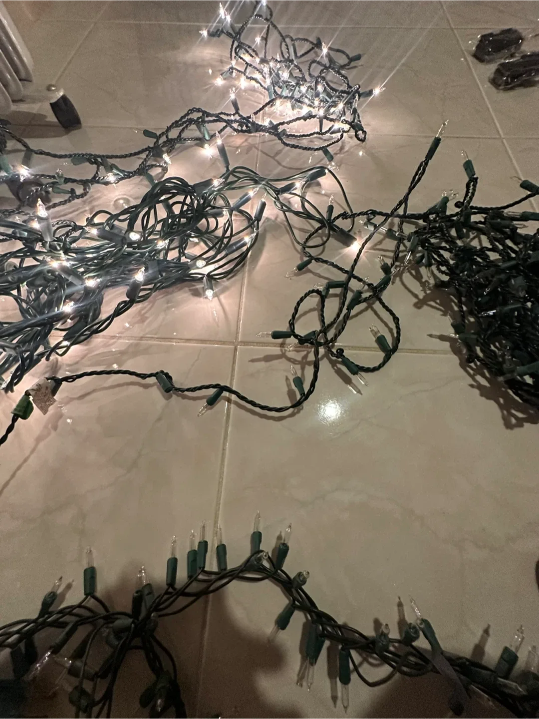 Christmas String Lights with Pinecones & Berries plug in battery image indicator(9)