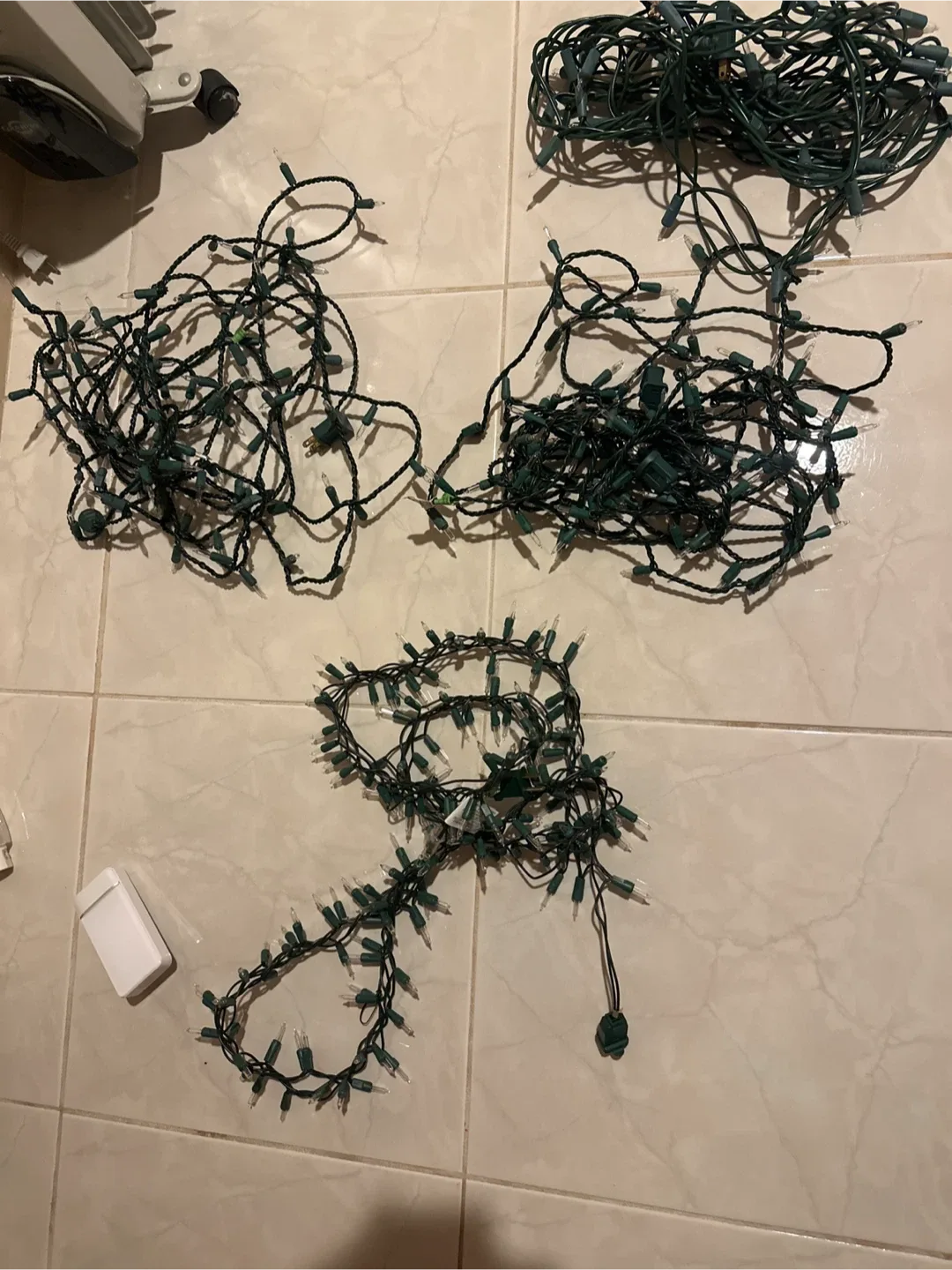 Christmas String Lights with Pinecones & Berries plug in battery image indicator(10)