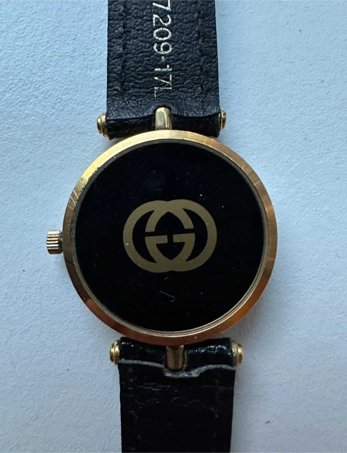 1980s men’s Gucci 30mm watch image indicator(2)