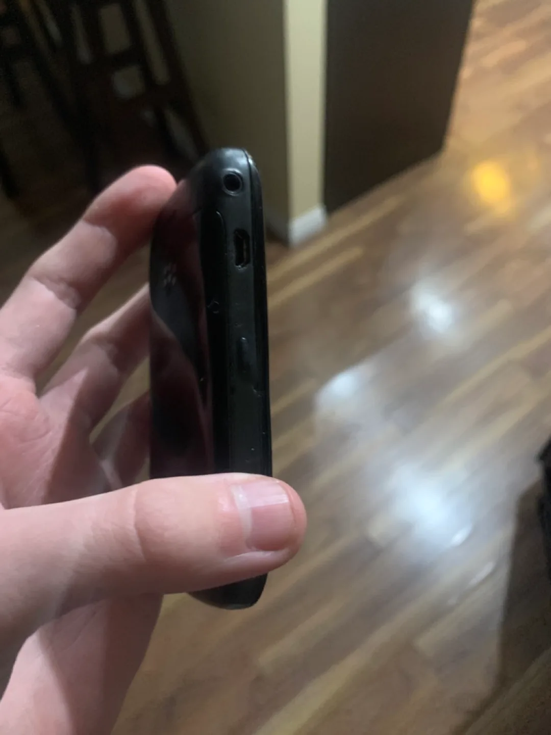 BlackBerry Bold 9900 GSM Touchscreen Smartphone - Black image indicator(3)