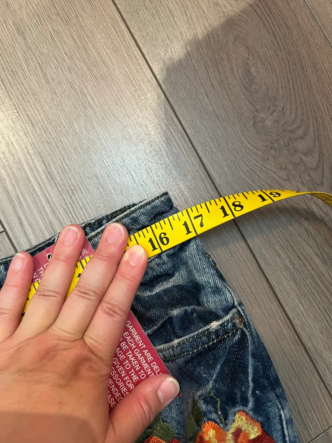 Armor Jeans Embroidered Flare Jeans Size 31 image indicator(5)