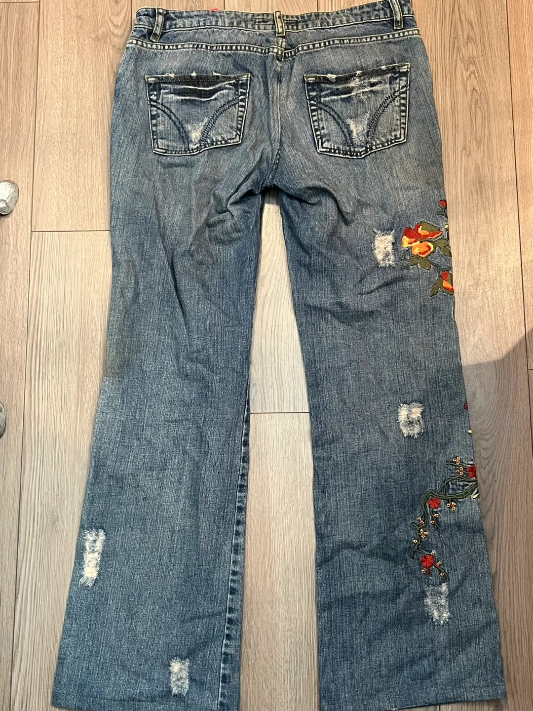 Armor Jeans Embroidered Flare Jeans Size 31 image indicator(2)