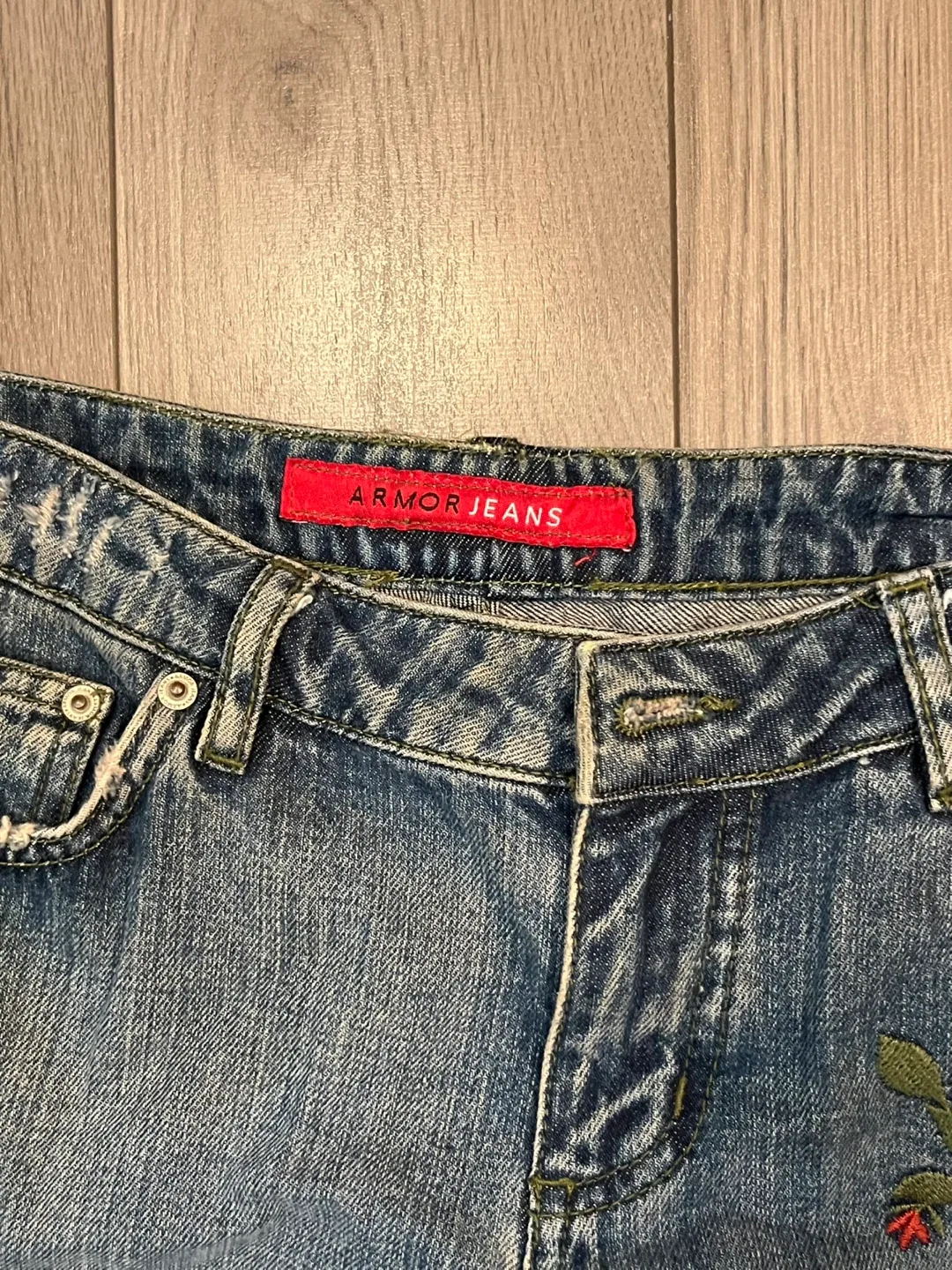 Armor Jeans Embroidered Flare Jeans Size 31 image indicator(3)