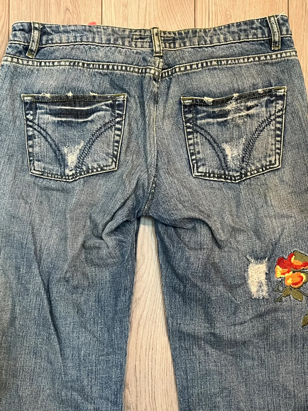 Armor Jeans Embroidered Flare Jeans Size 31 image indicator(4)