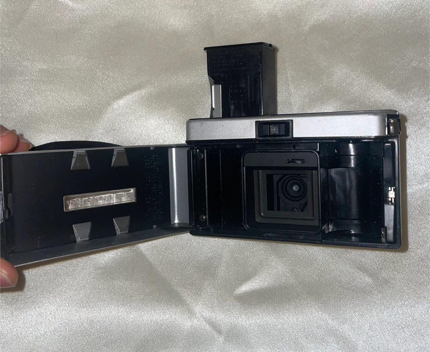 Kodak Instamatic 100 Camera - photo 2