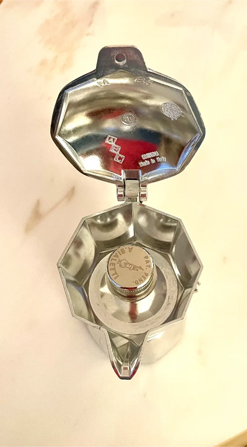 Bialetti Moka Express - Italian Coffee Maker 🎄 image indicator(4)