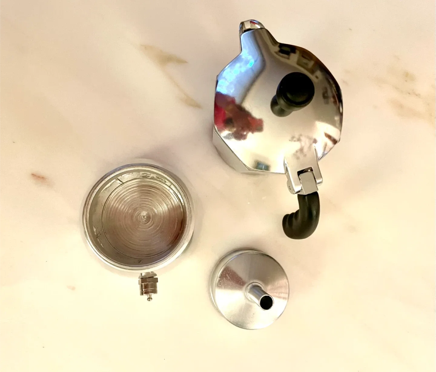 Bialetti Moka Express - Italian Coffee Maker 🎄 image indicator(6)