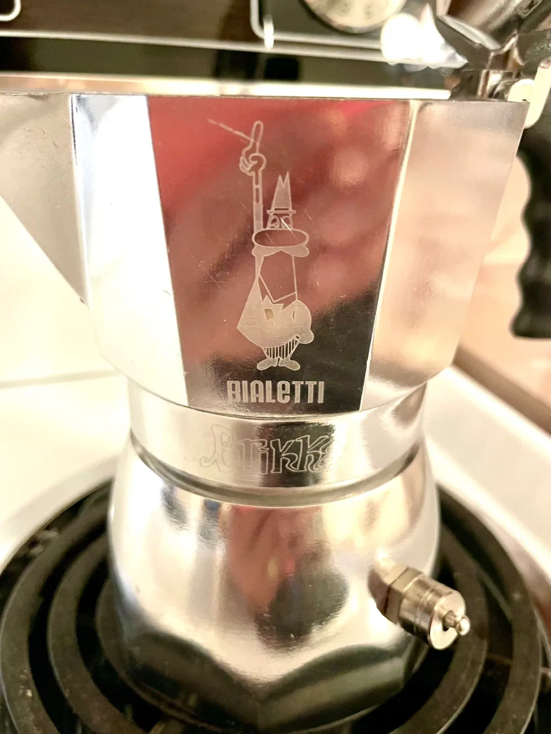 Bialetti Moka Express - Italian Coffee Maker 🎄 image indicator(7)