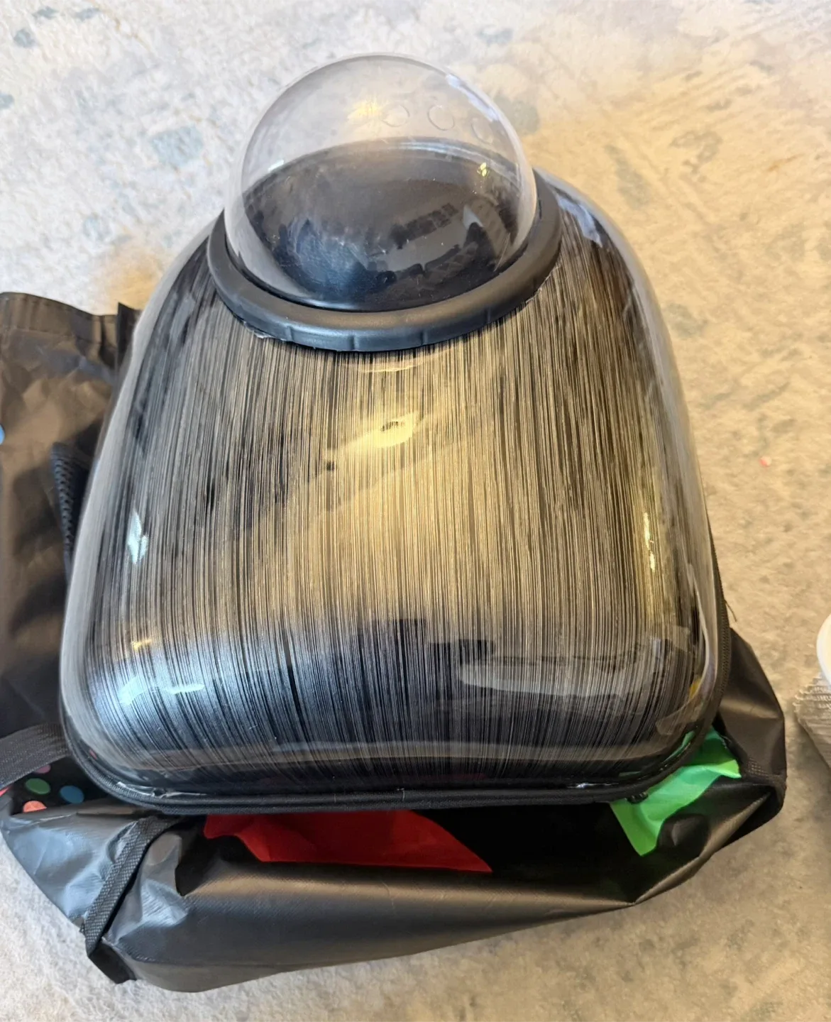 Hard-Sided Black Bubble Pet Carrier Backpack image indicator(5)