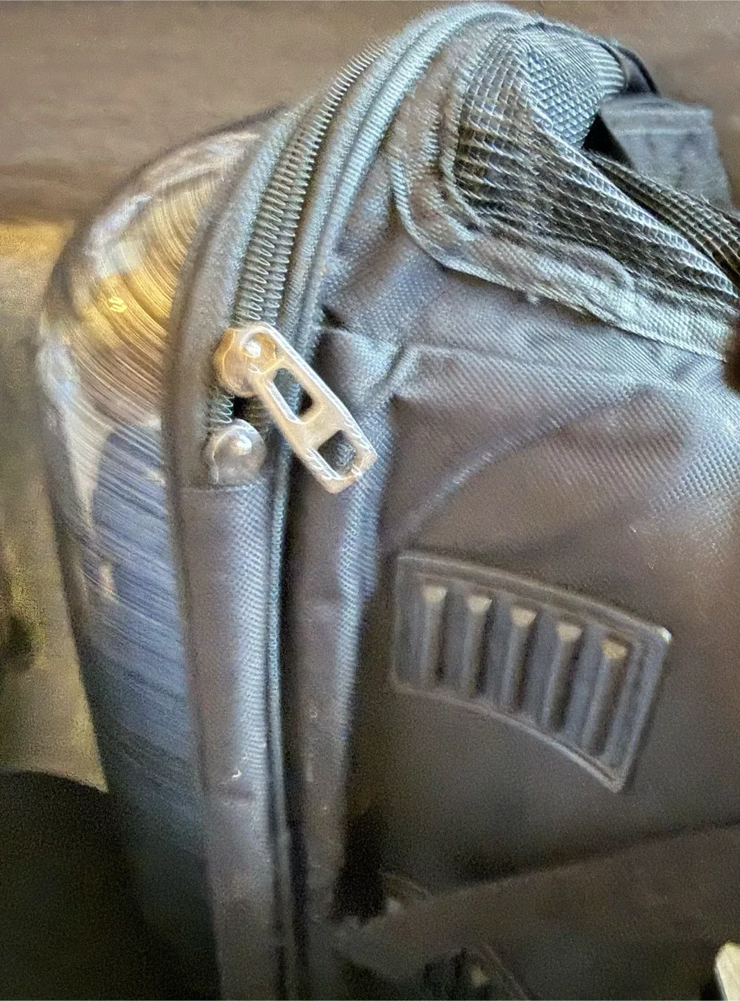 Hard-Sided Black Bubble Pet Carrier Backpack image indicator(6)