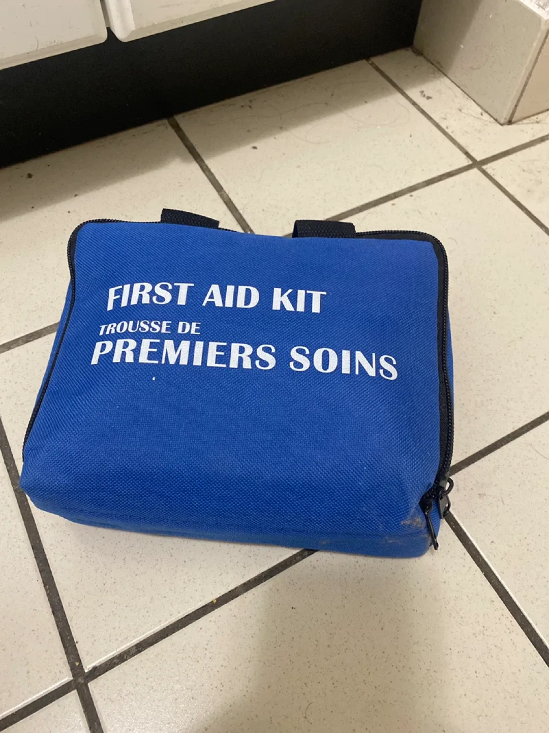 First Aid Kit - Trousse de Premiers Soins