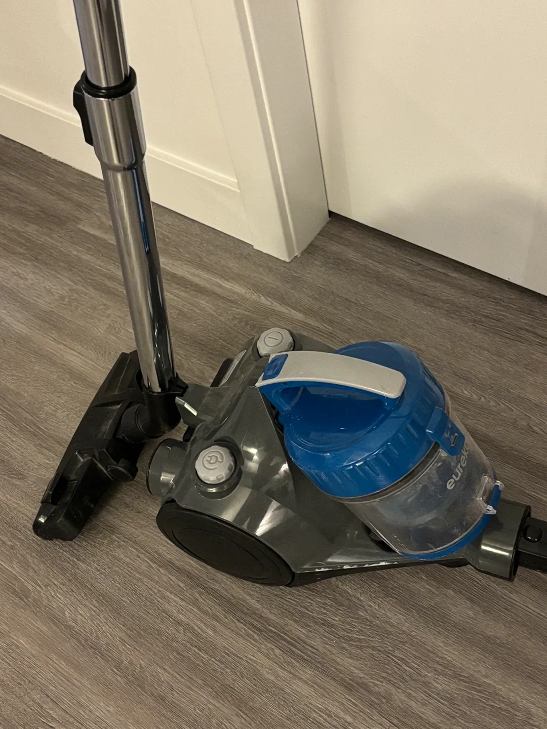 Eureka bagless canister vacuum