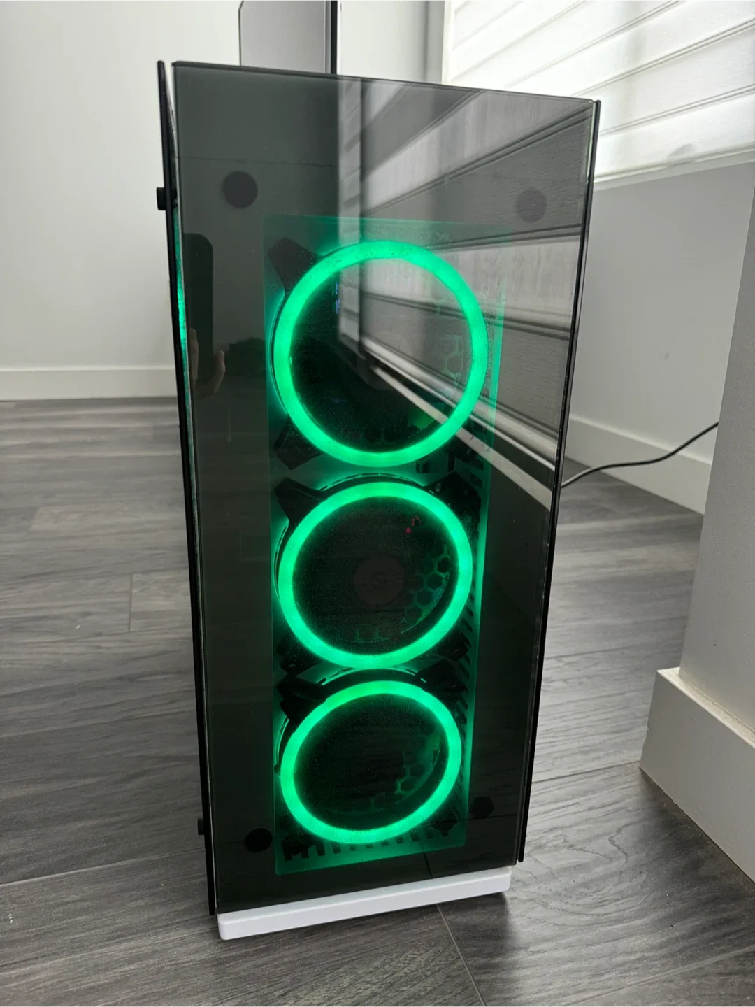 Desktop Case(glass) and 24 LG Monitor (with free Noma power bar)