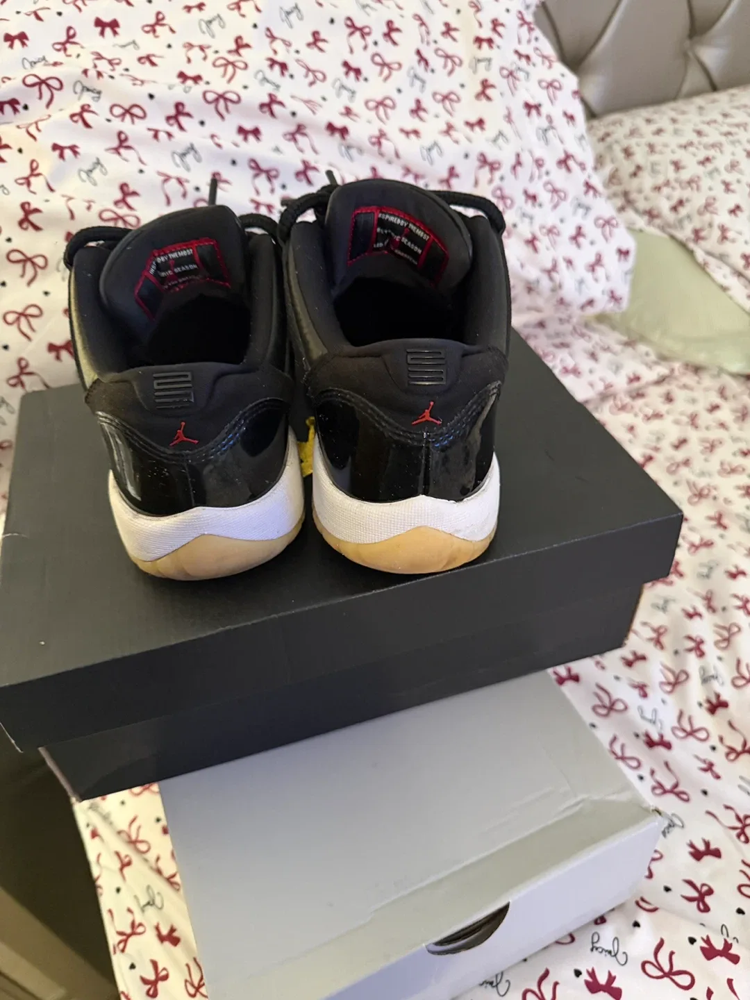 Air Jordan 11 Retro Low IE Black size 6 kids image indicator(4)