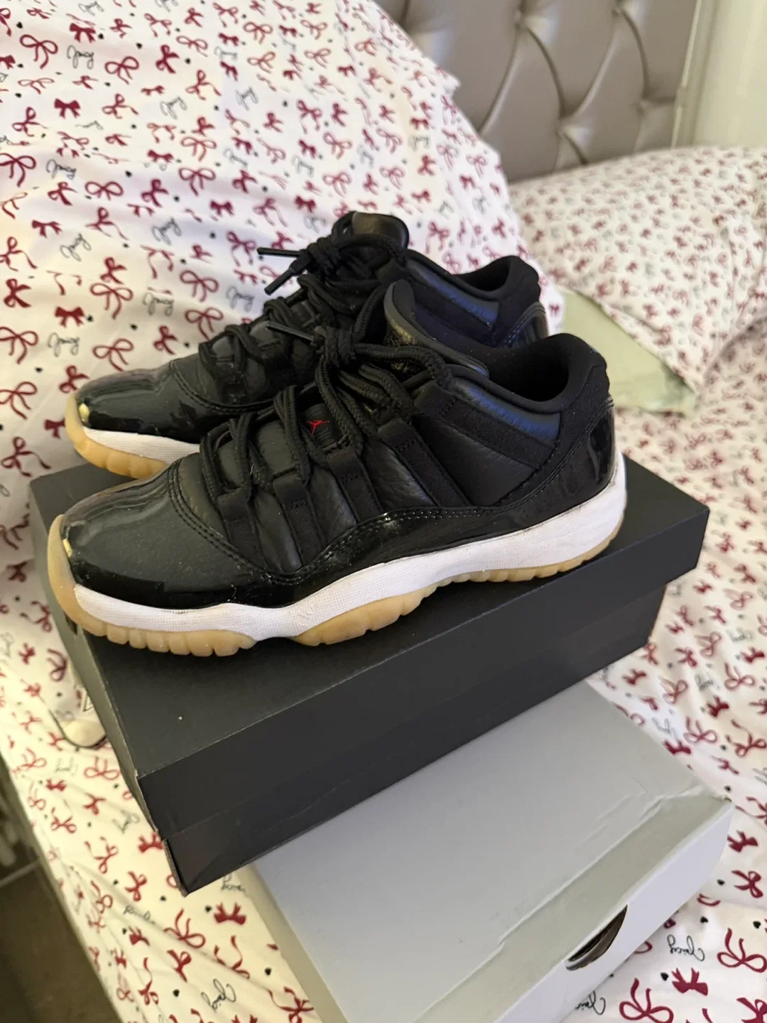 Air Jordan 11 Retro Low IE Black size 6 kids image indicator(5)