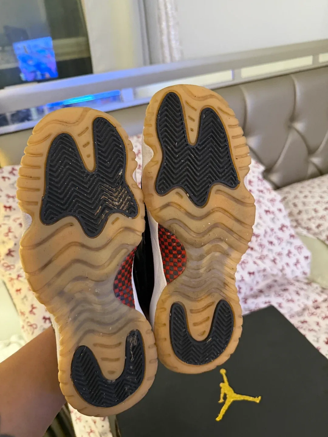 Air Jordan 11 Retro Low IE Black size 6 kids image indicator(2)