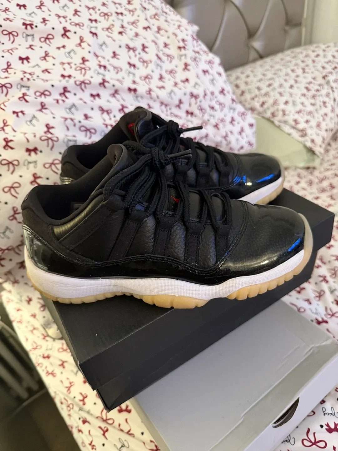 Air Jordan 11 Retro Low IE Black size 6 kids image indicator(3)