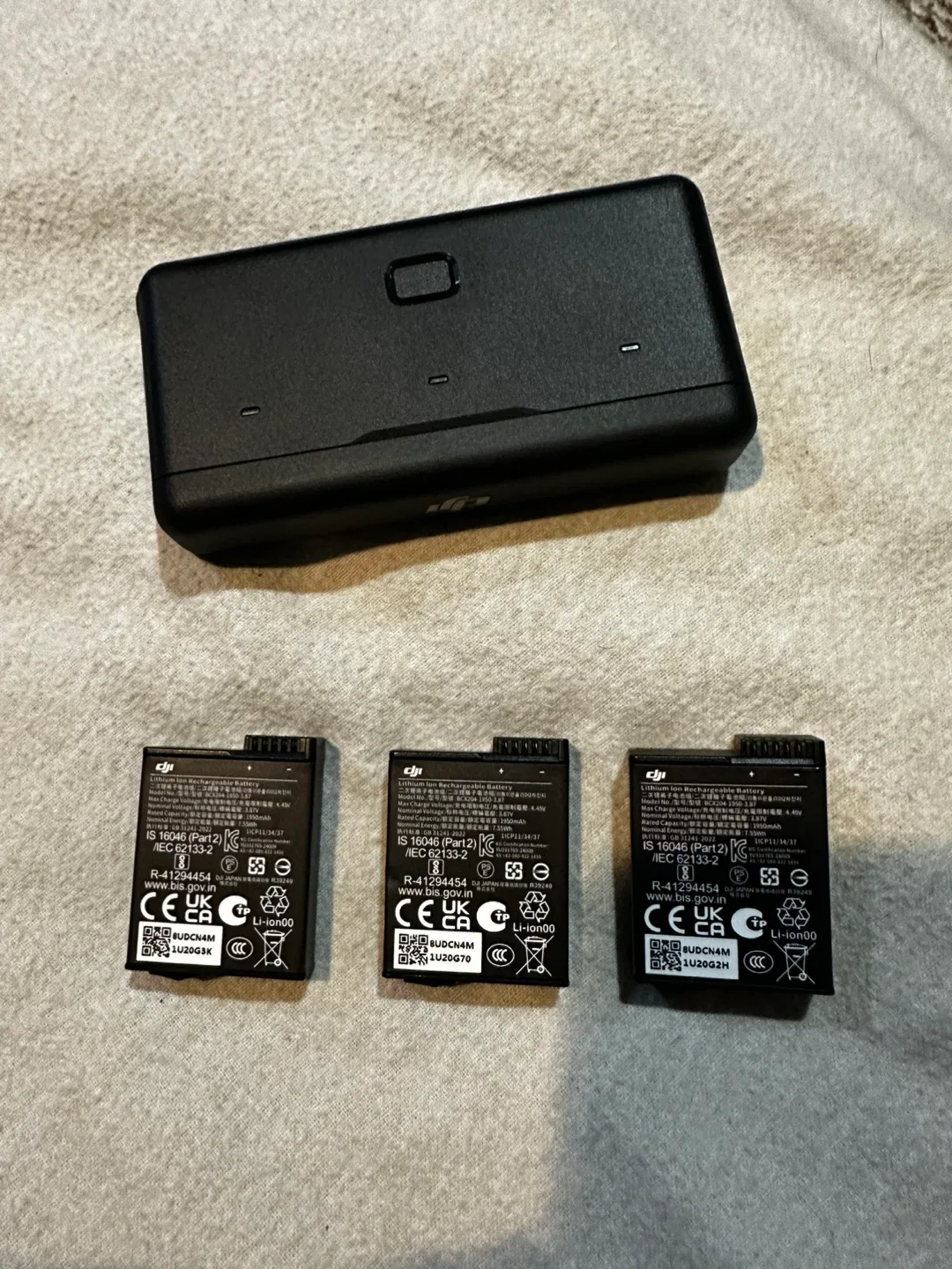 DJI Osmo Action Battery Charging Case + 3 Batteries