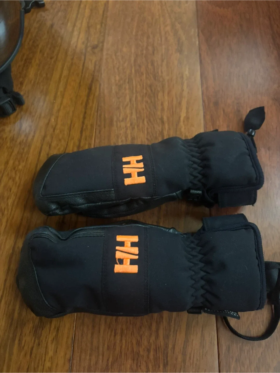 Helly Hansen Black Ski Mittens