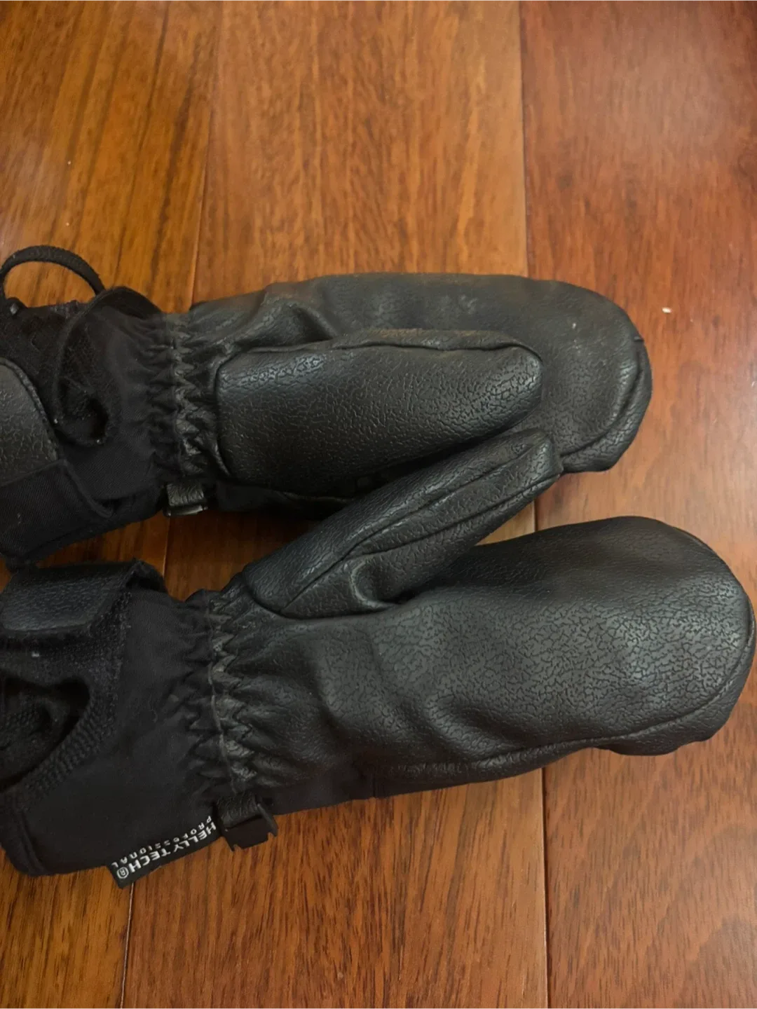 Helly Hansen Black Ski Mittens image indicator(2)