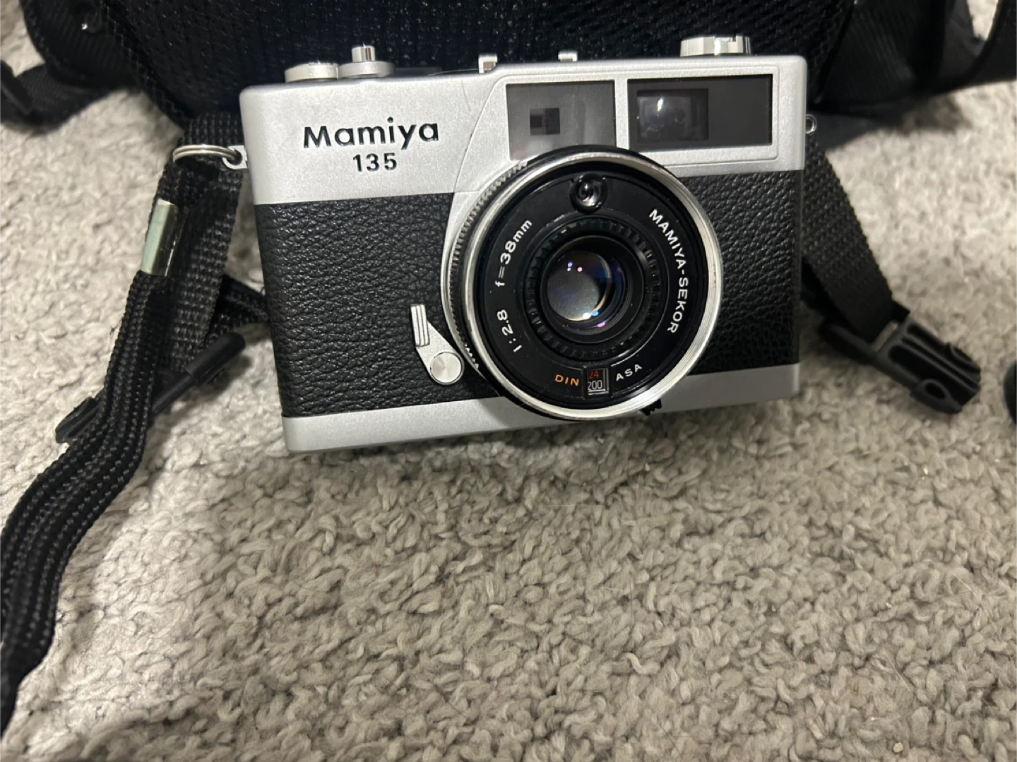 Mamiya 135 Film Camera with Flash and Case - photo 2