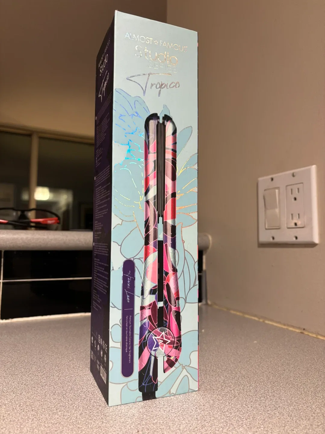 Almost Famous Studio Series Tropico Hair Straightener