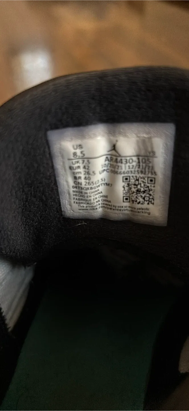 Jordan AR4430-105 White Sneakers - Size 8.5 image indicator(4)