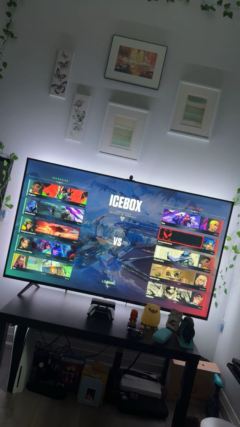 58 inch 4k UHD HDR TV with roku syste - photo 2