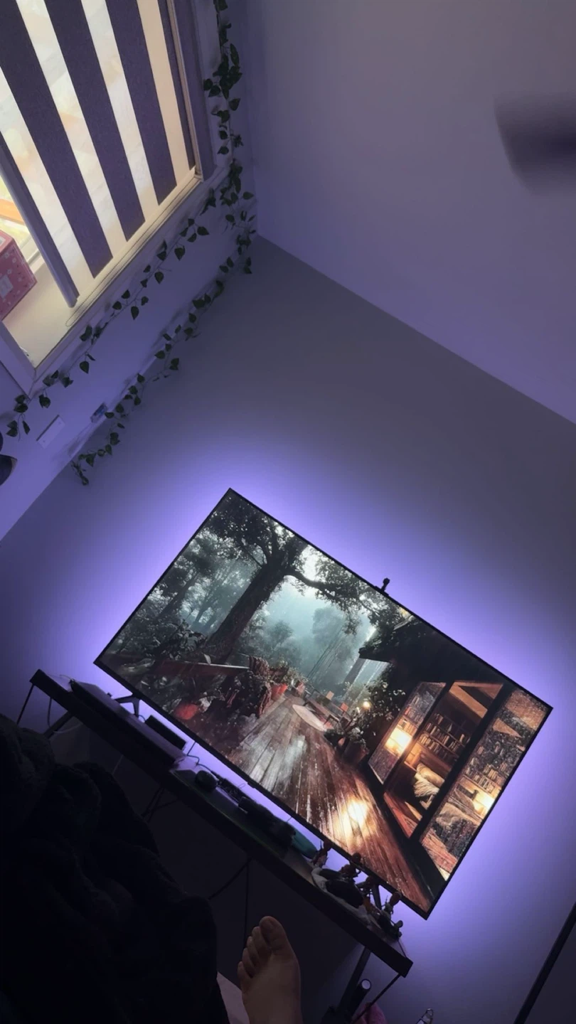 58 inch 4k UHD HDR TV with roku syste - photo 3