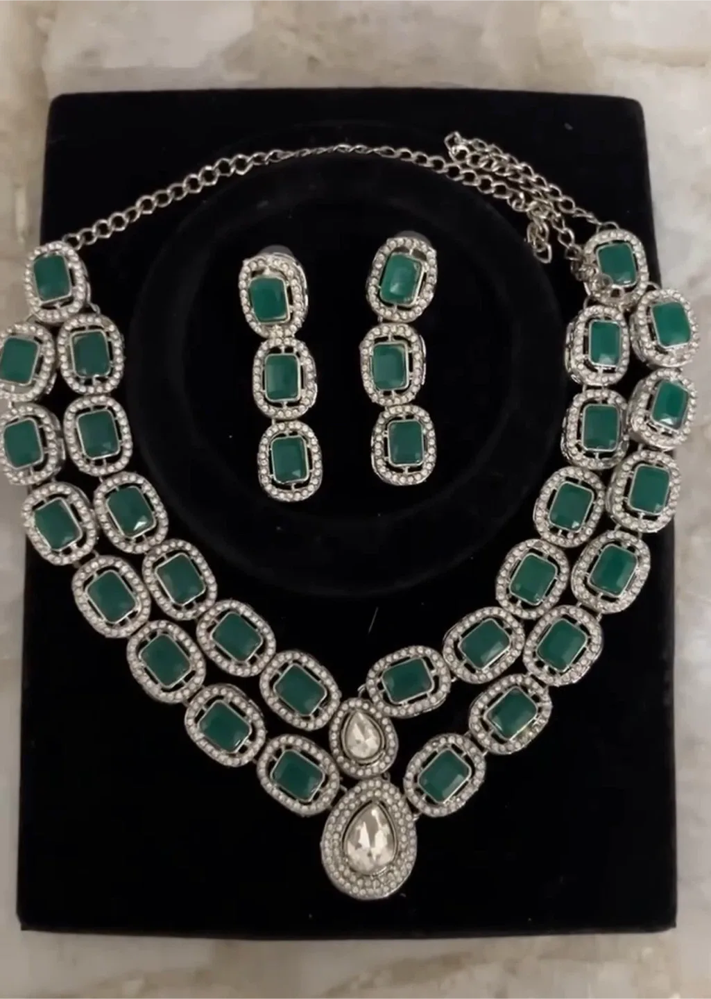 Emerald Green Necklace & Earring Set image indicator(2)