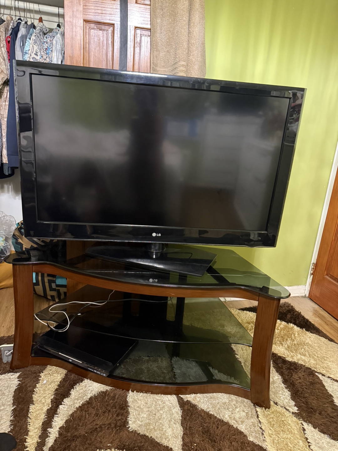 LG TV - photo 2