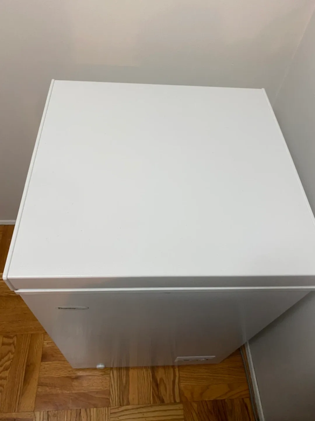 Danby Chest Freezer - White image indicator(2)