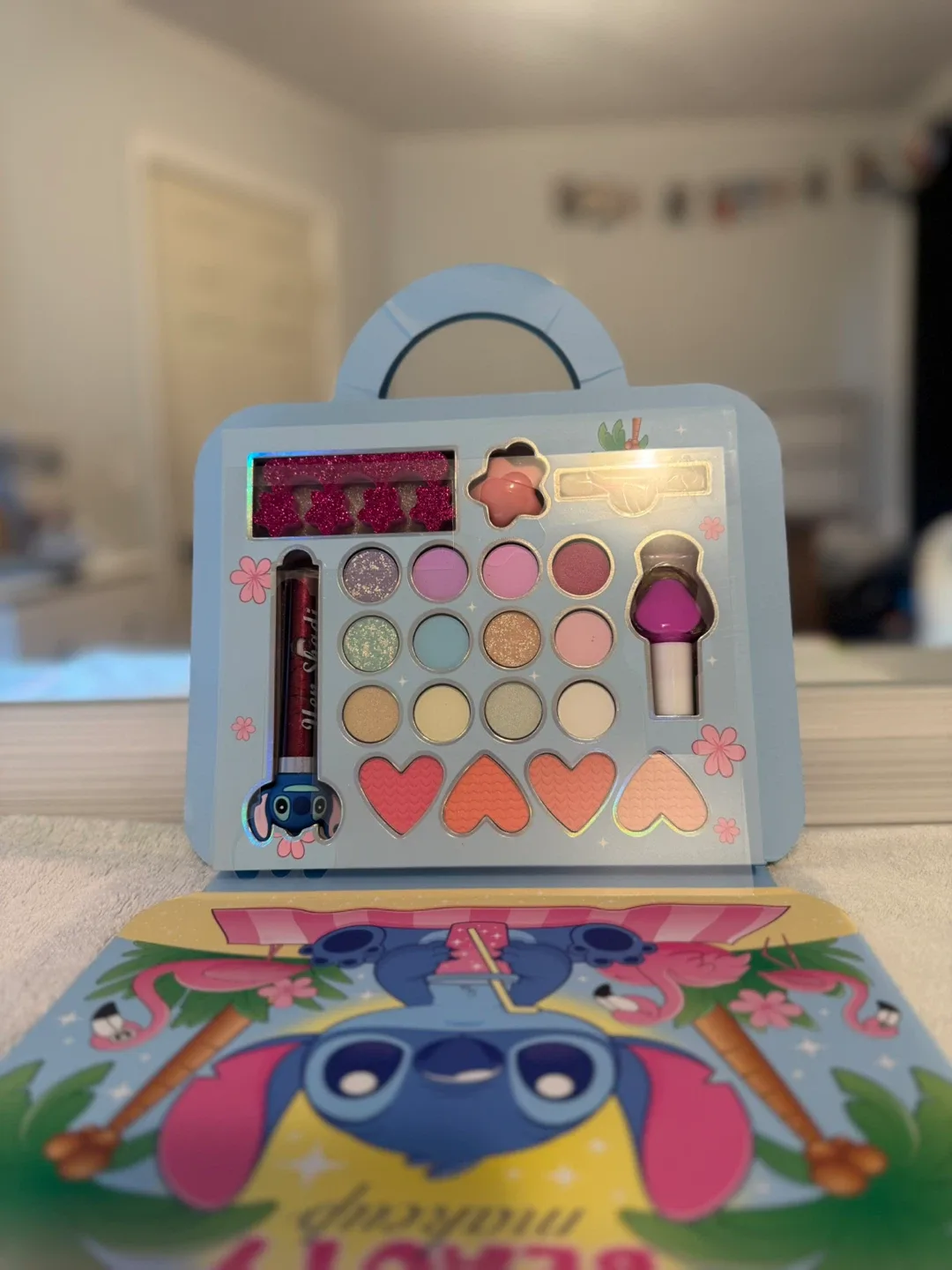 Disney Stitch Beauty Makeup Kit image indicator(3)