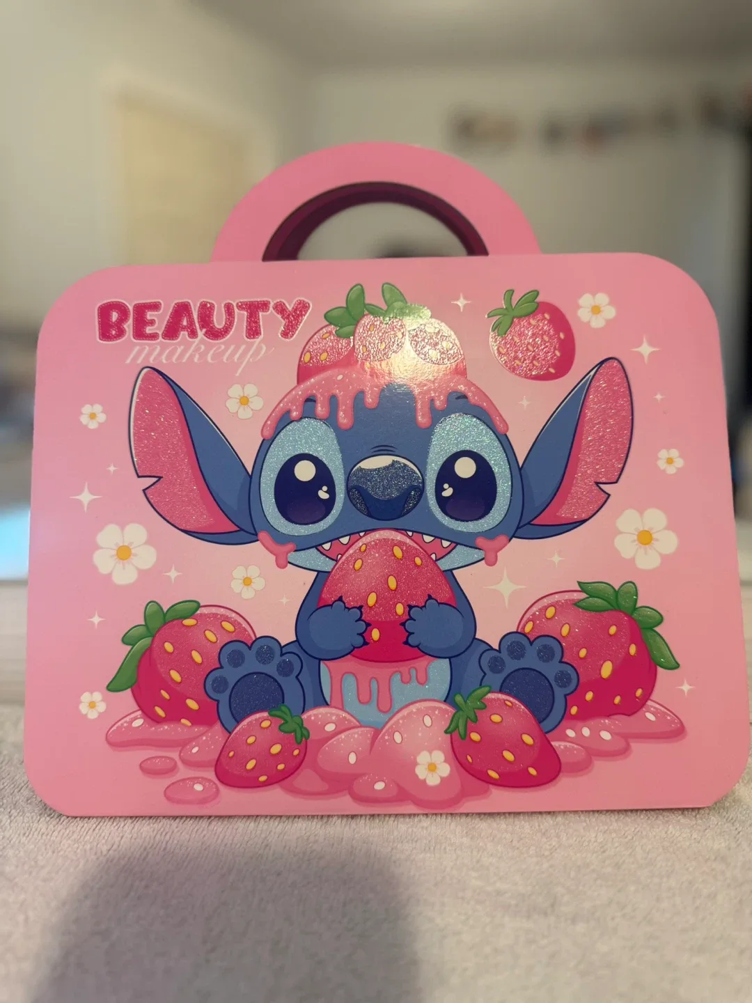 Disney Stitch Beauty Makeup Kit image indicator(2)