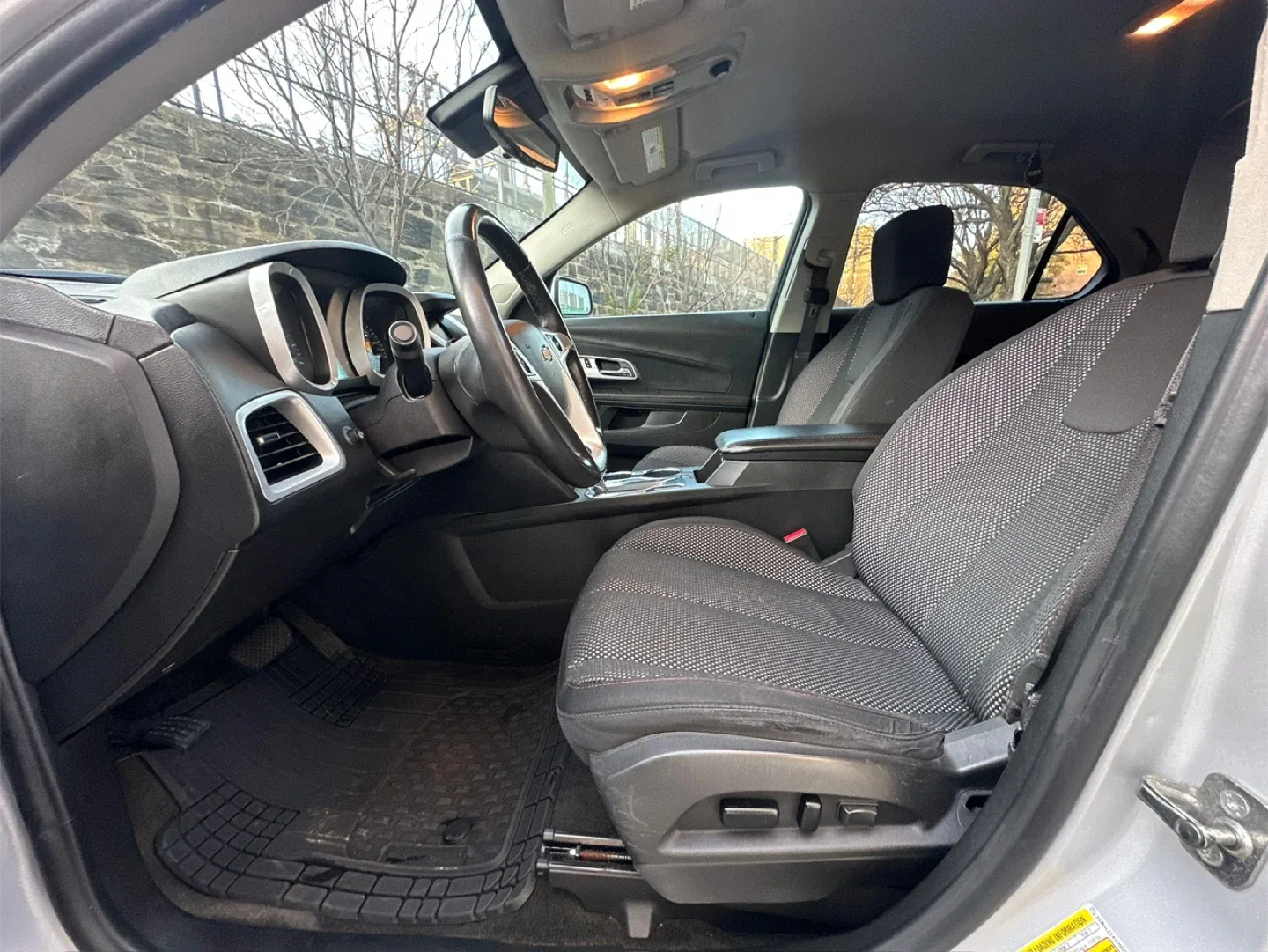 2017 Chevrolet Equinox SUV image indicator(9)