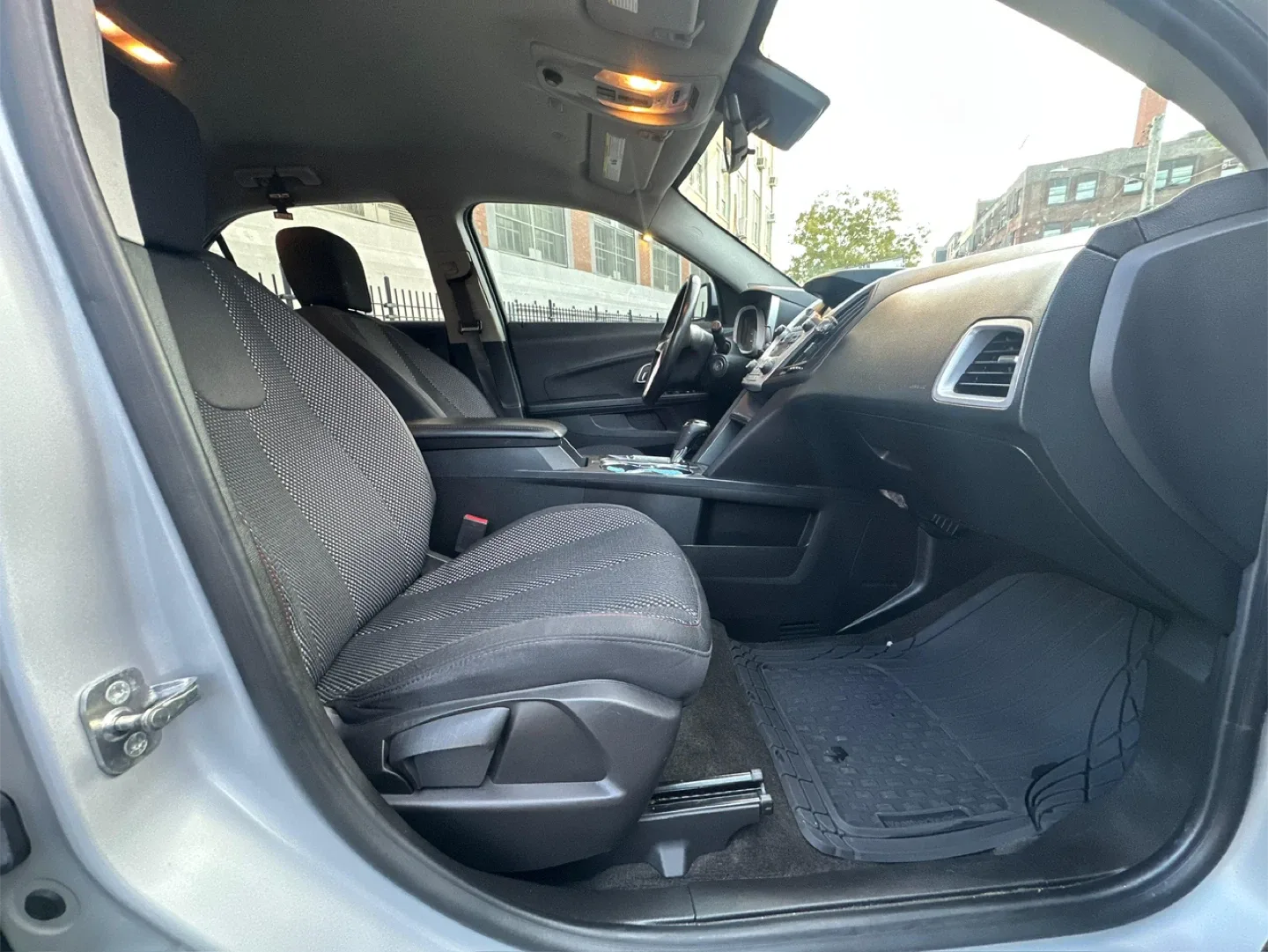 2017 Chevrolet Equinox SUV image indicator(7)