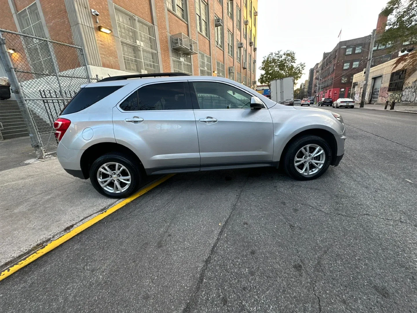 2017 Chevrolet Equinox SUV image indicator(6)