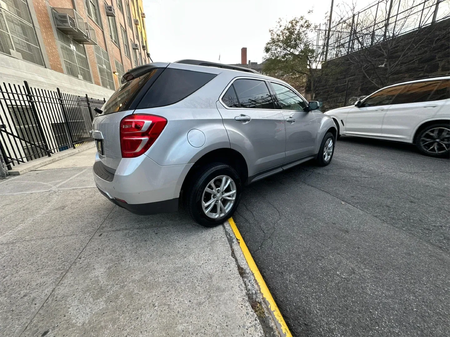 2017 Chevrolet Equinox SUV image indicator(4)