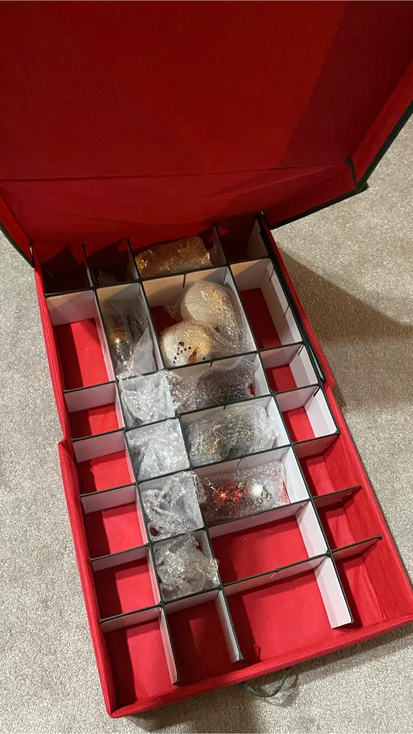 Red Ornament Storage Box with Dividers image indicator(3)